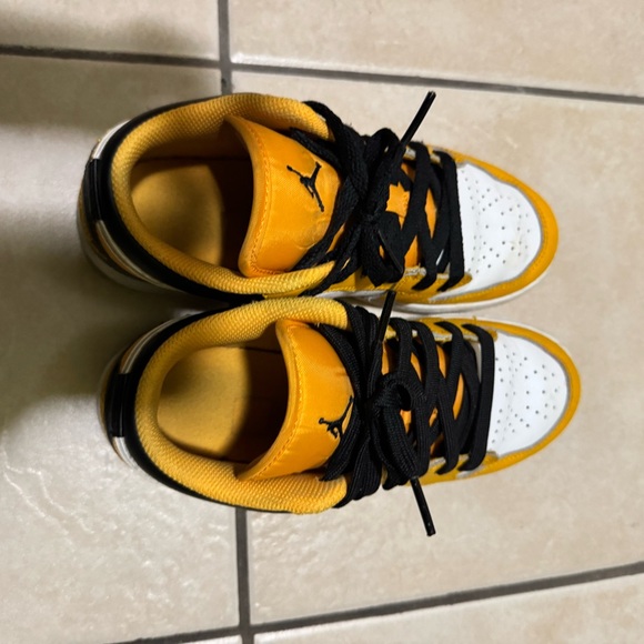 jordan 1 low taxi